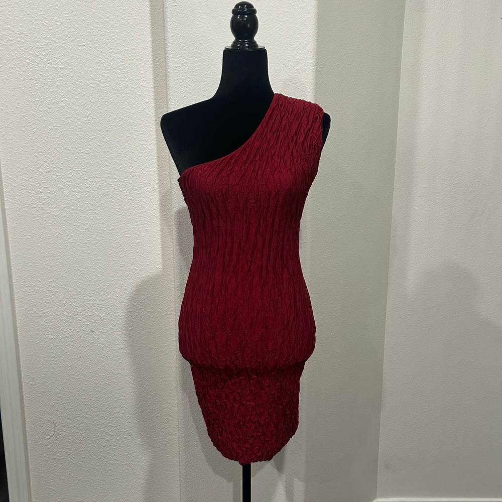 Lola One-Shoulder Textured Dress in Deep Red
